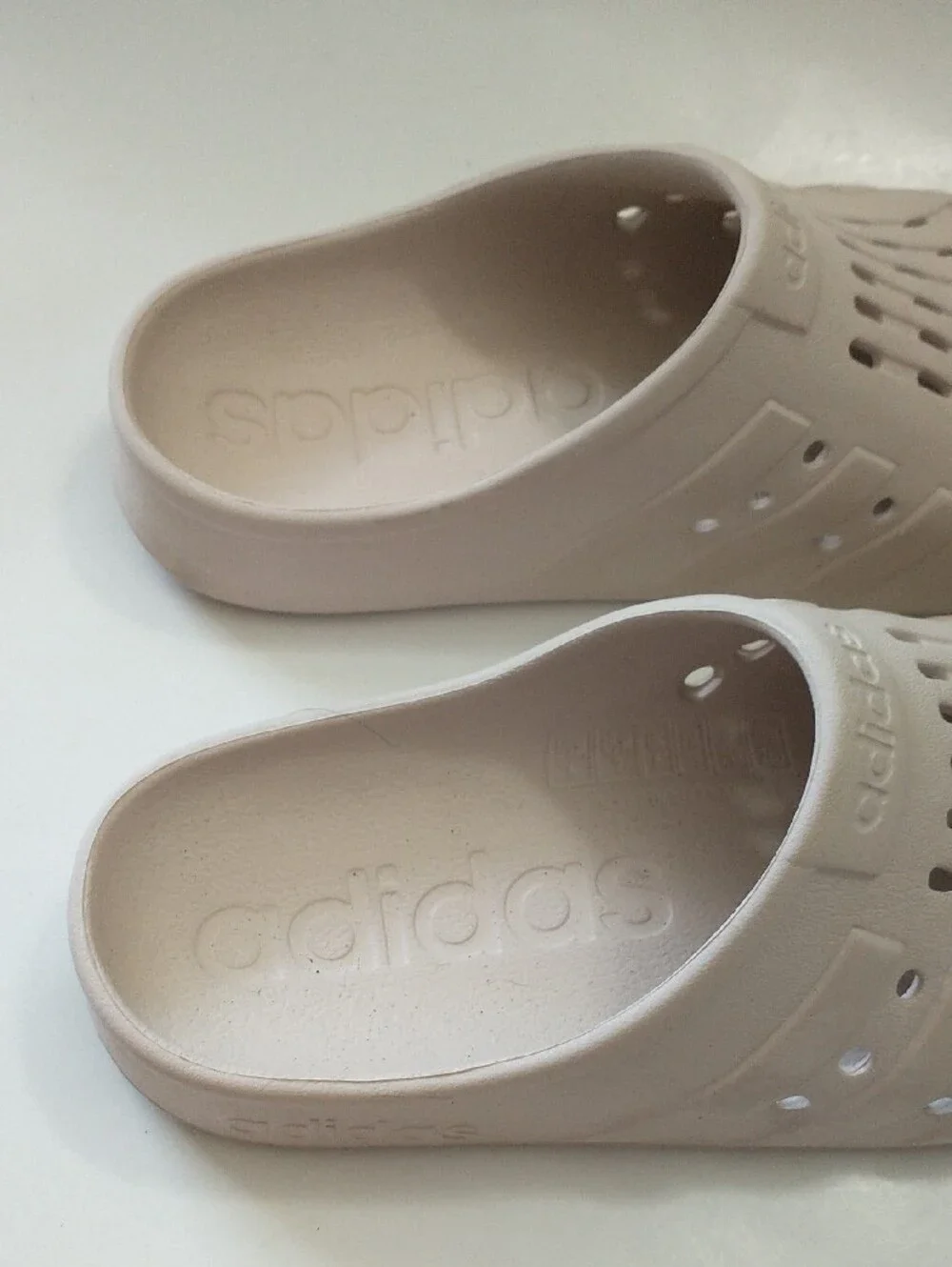 Adidas Vented Men's/Big Kids Clog Slides in Light Pink. SIZE M6, W7, EU39, UK6